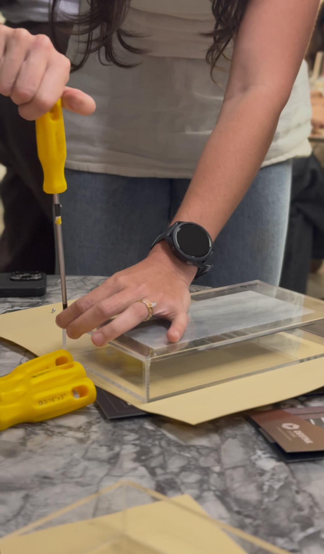 Montagem da galeria Ama.Lab